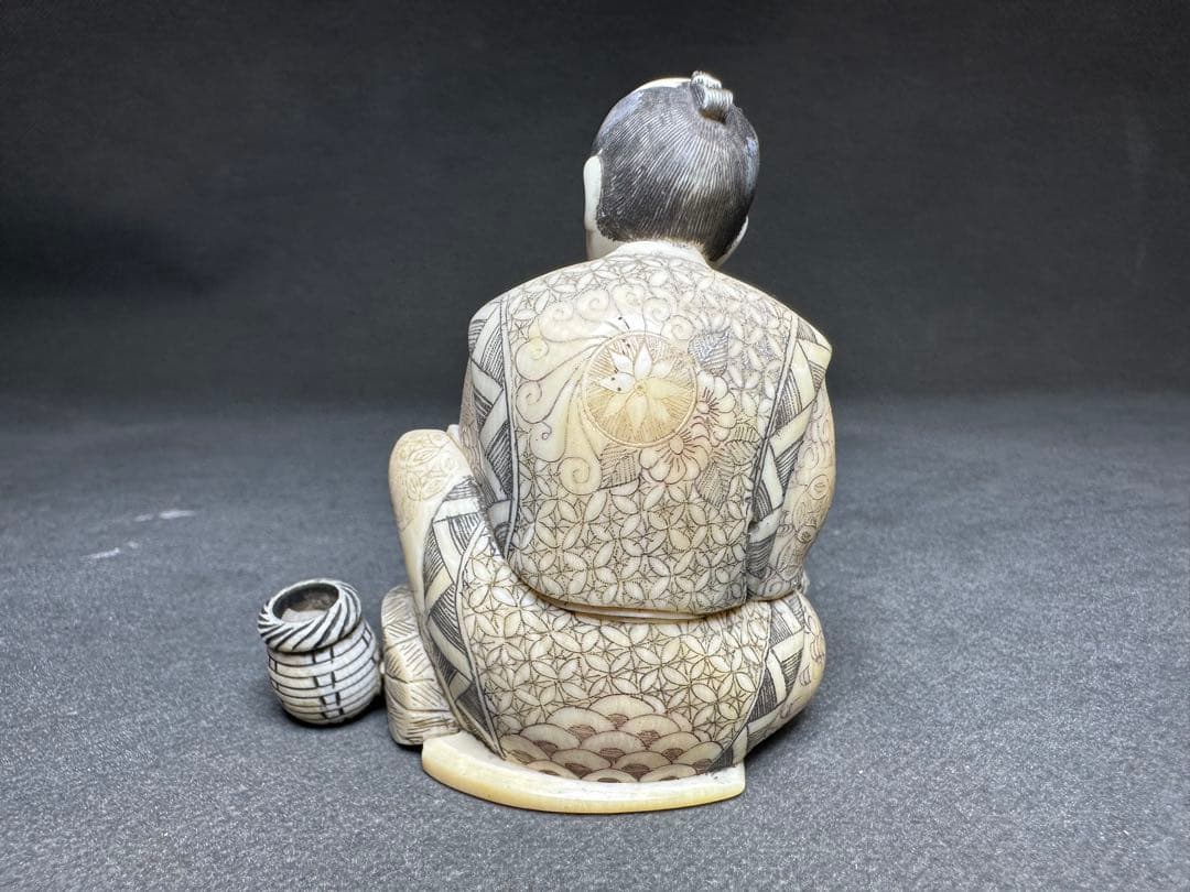 極上　天然素材　置物　根付　　アンティーク　和彫　骨董　飾り物　古美術品