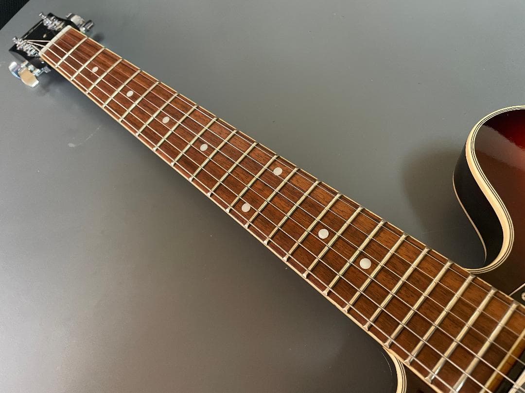 Toni Smith ES335タイプ セミアコ