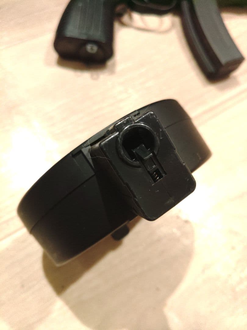 東京マルイ コンパクト電動ガン　vz61 ドラムマグ付き　動作未確認