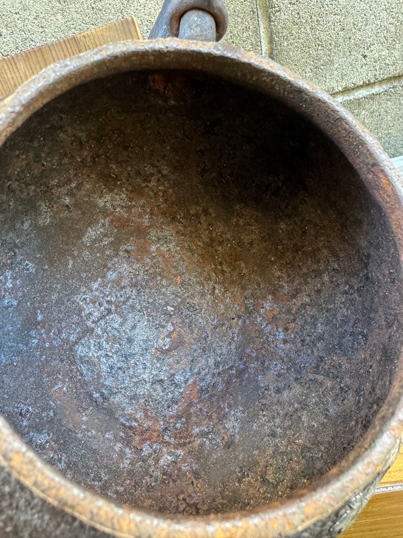 鉄瓶 白い植物模様 木箱付き