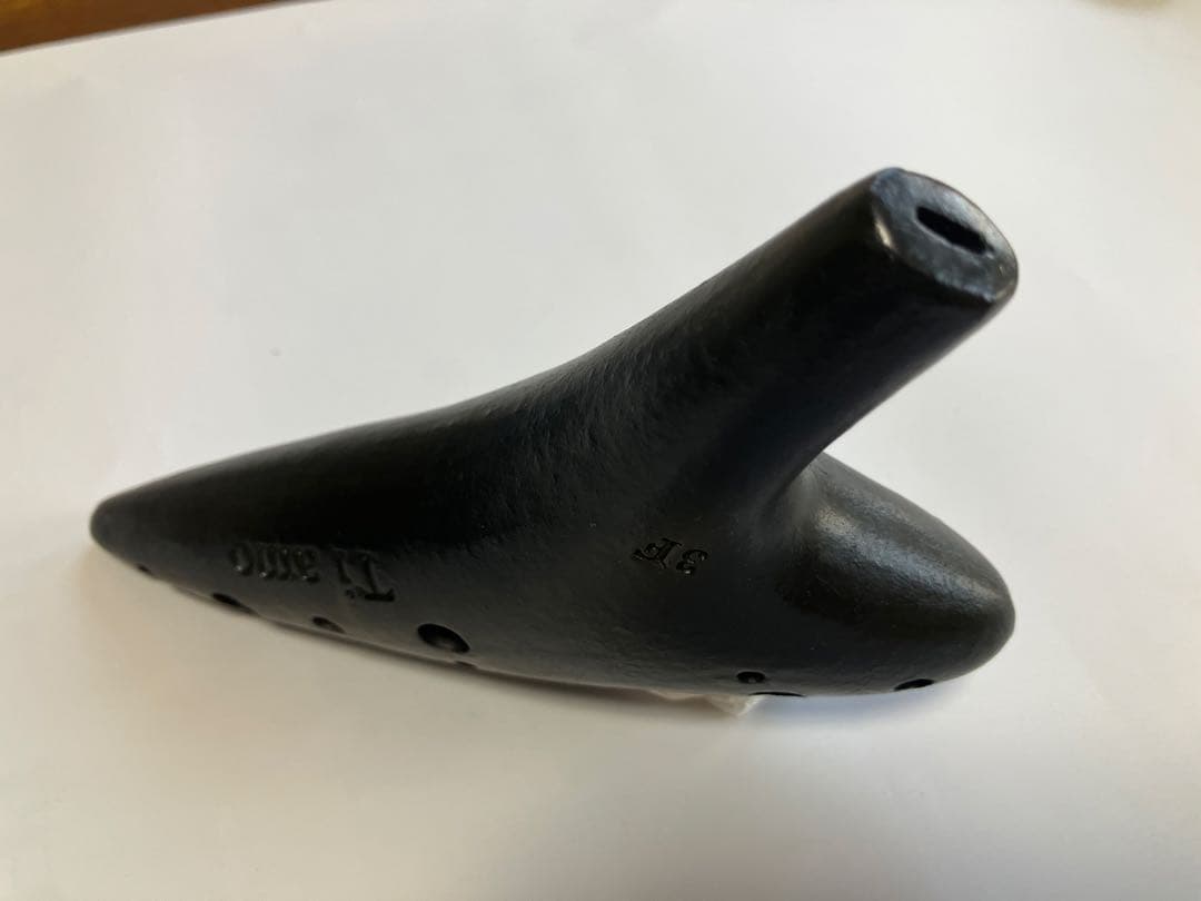 ティアーモ オカリナ ３F (SF) 黒陶モデル 13穴、オカリナ専用ケースつき