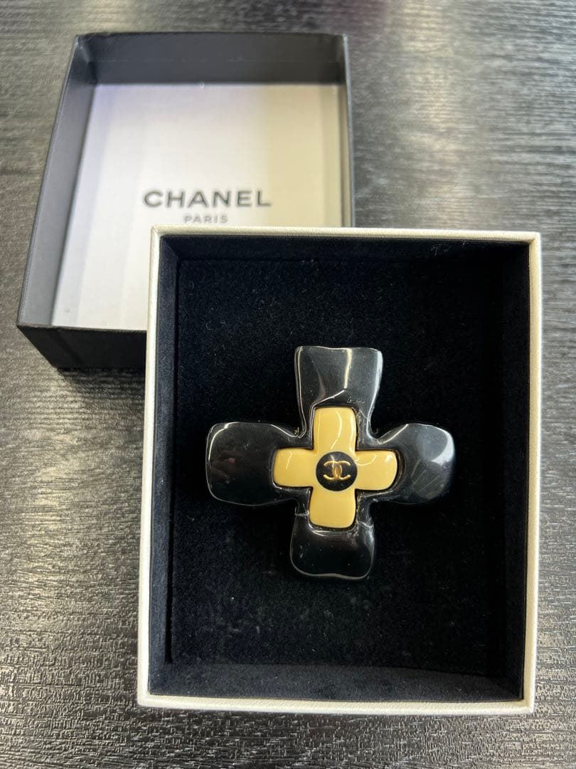 O677 CHANEL シャネル　ブローチ