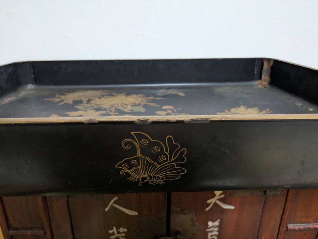 江戸時代 中〜後期頃 金蒔絵菊花図黒漆塗り木製盆