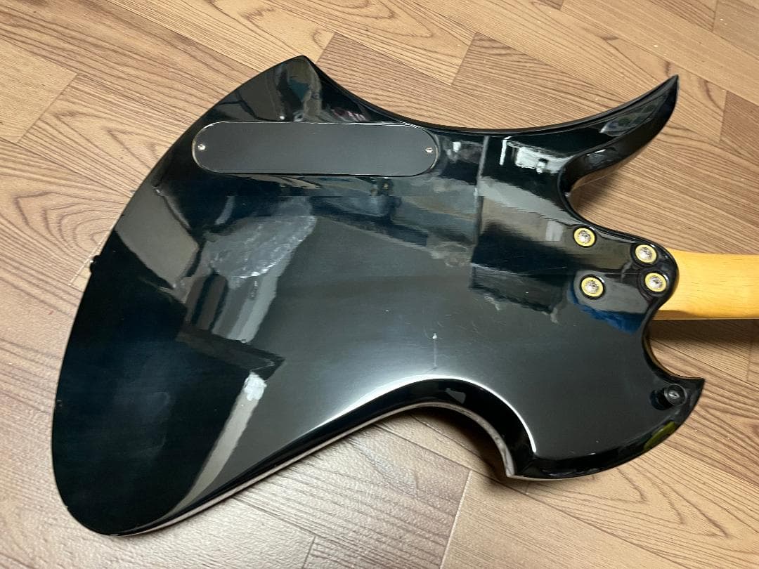 B.C.RICH モッキンバード ギター シースルーブラックサンバースト　虎目