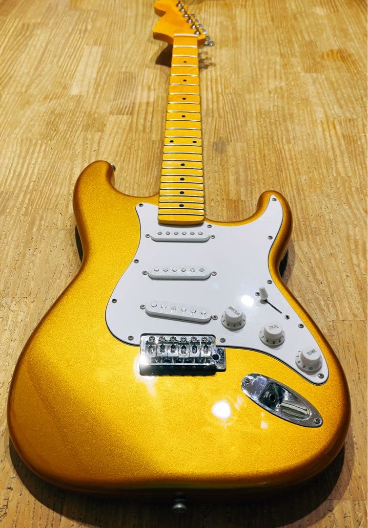 【値下げ】リバースヘッド スキャロップネック ストラトシェイプ