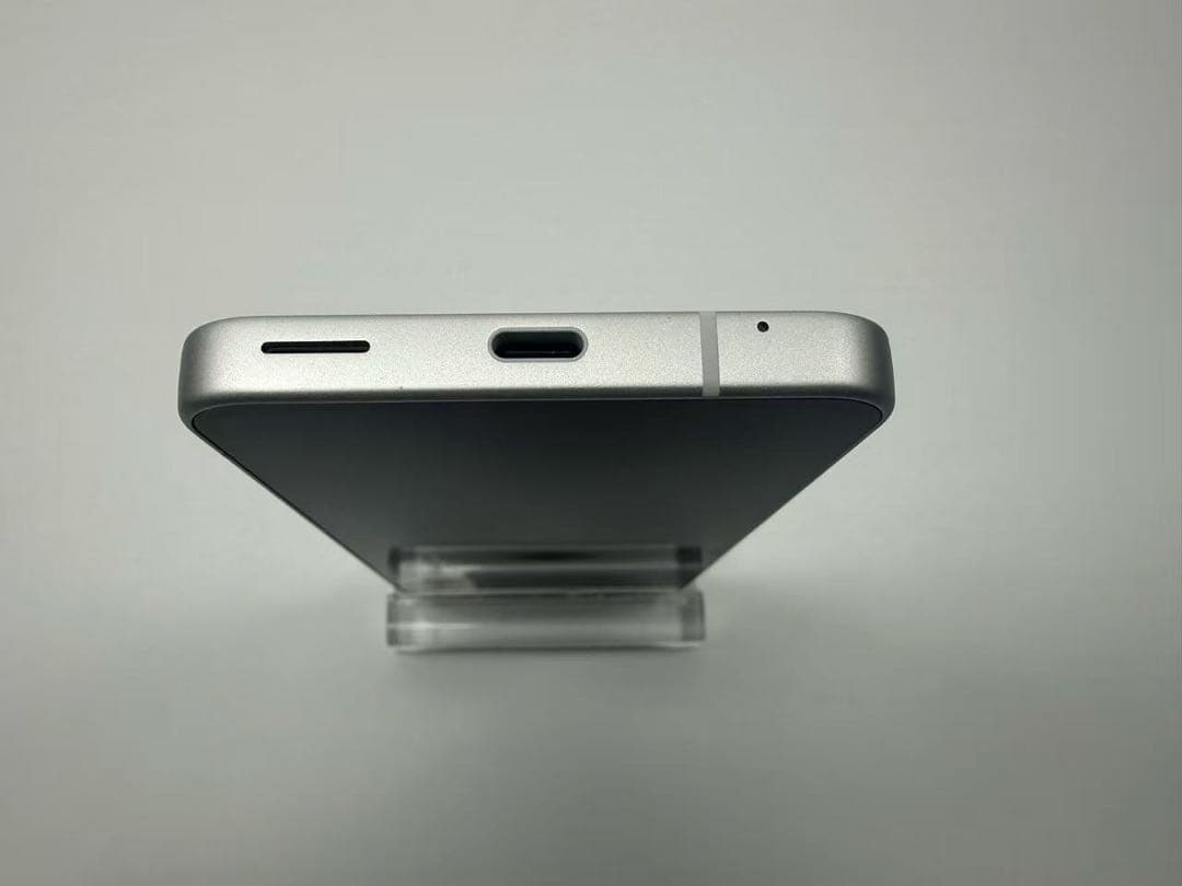 新品同様 Aquos sense9 docomo SIMフリー ホワイト