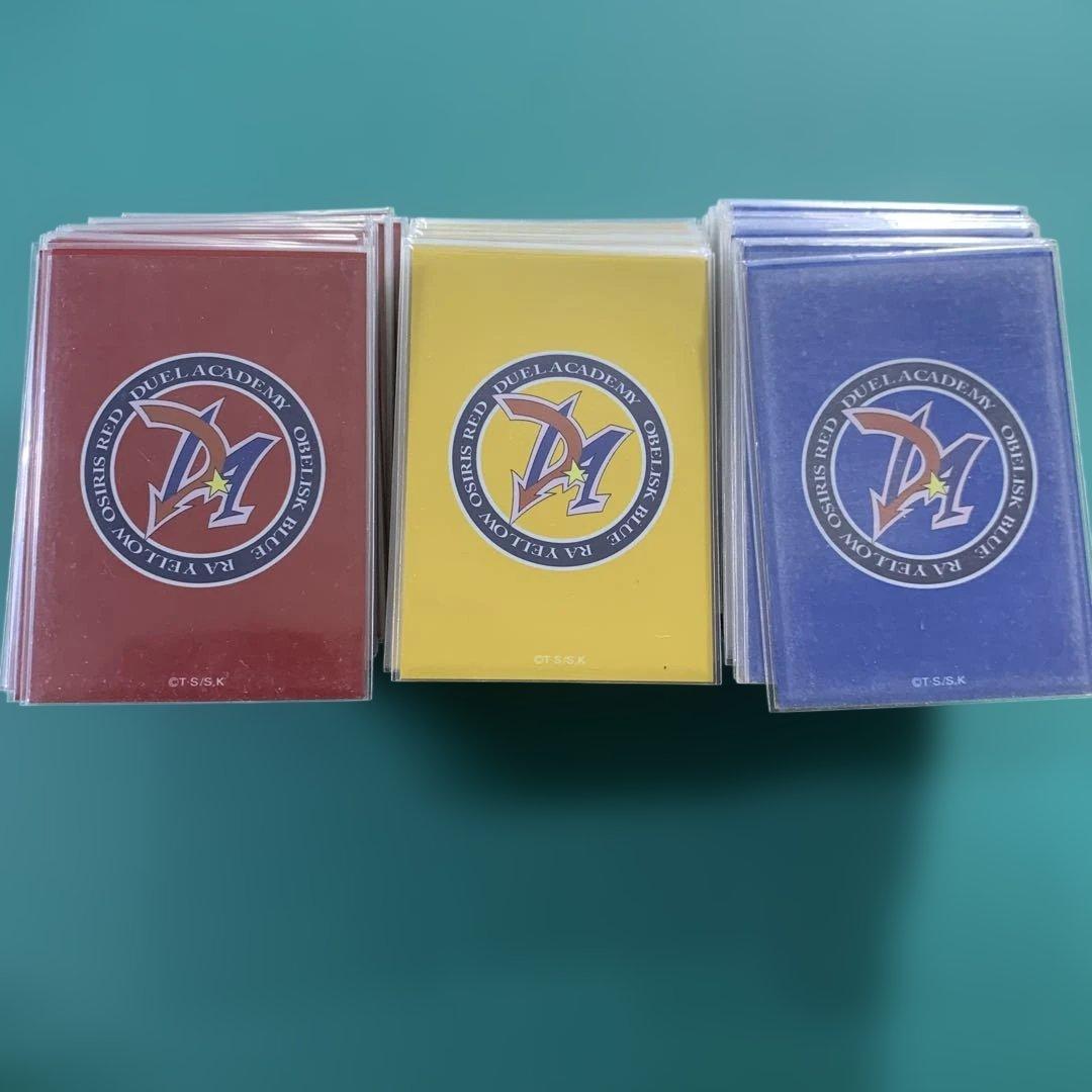 遊戯王　アカデミアスリーブ　オシリスレッド　ラーイエロー　オベリスクブルー