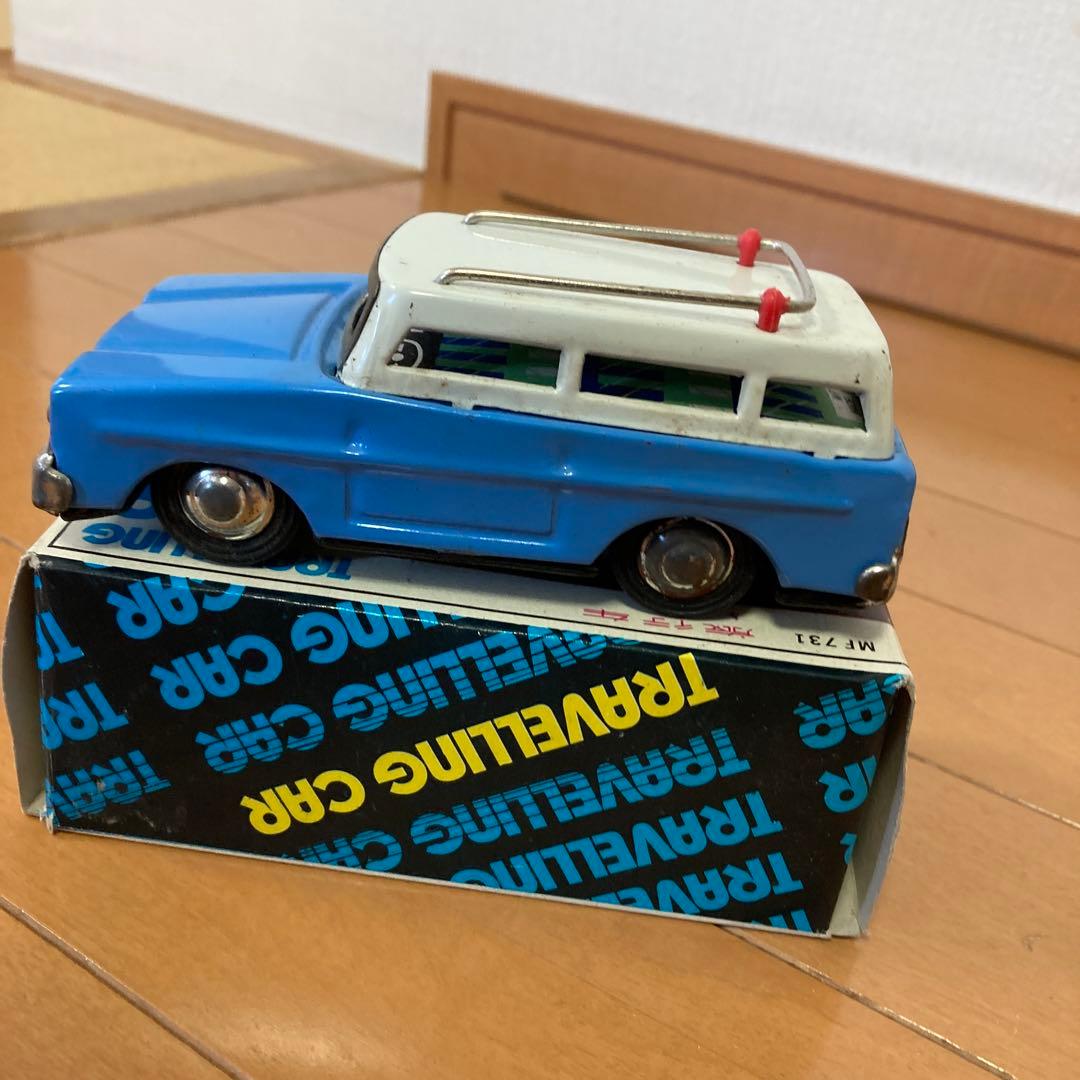 ブリキの車