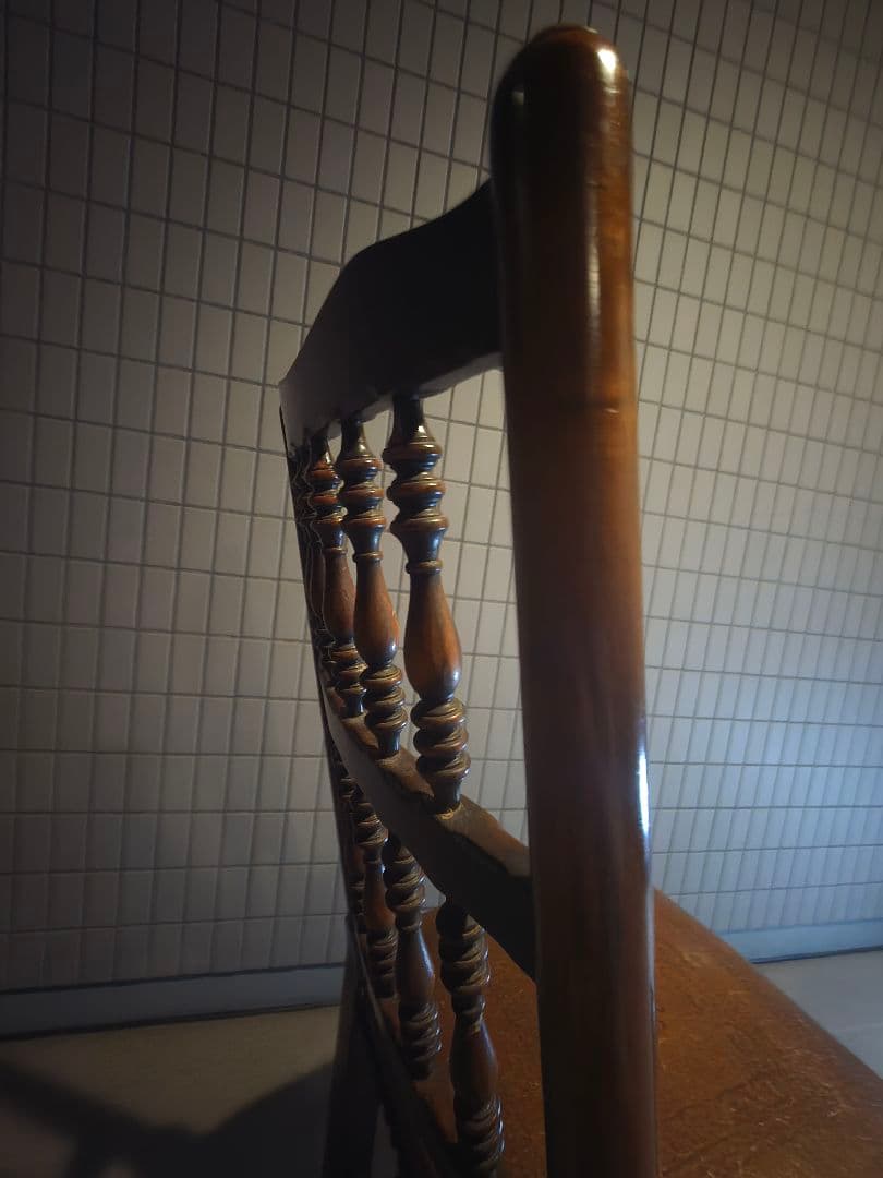 希少　セオドア アレクサンダー？ 木製スピンドルバック椅子 高さ約100cm