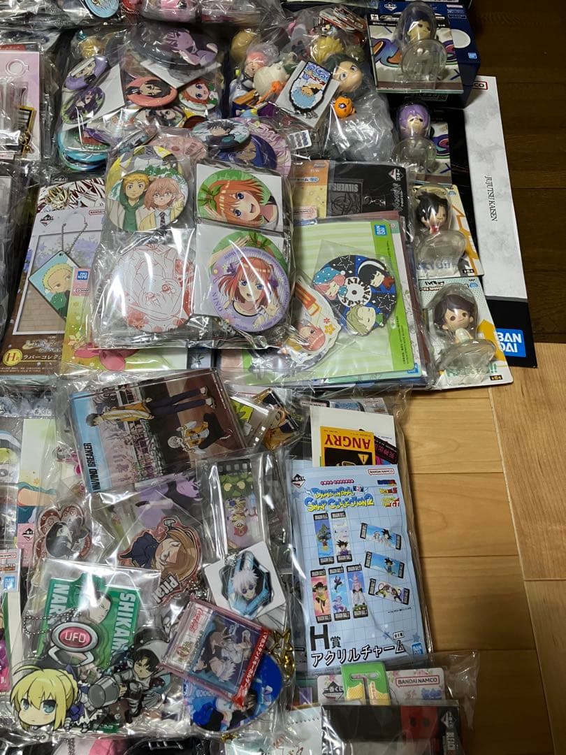漫画　アニメ　グッズ　缶バッジ　アクリルスタンド　ラバーストラップ　ポスター