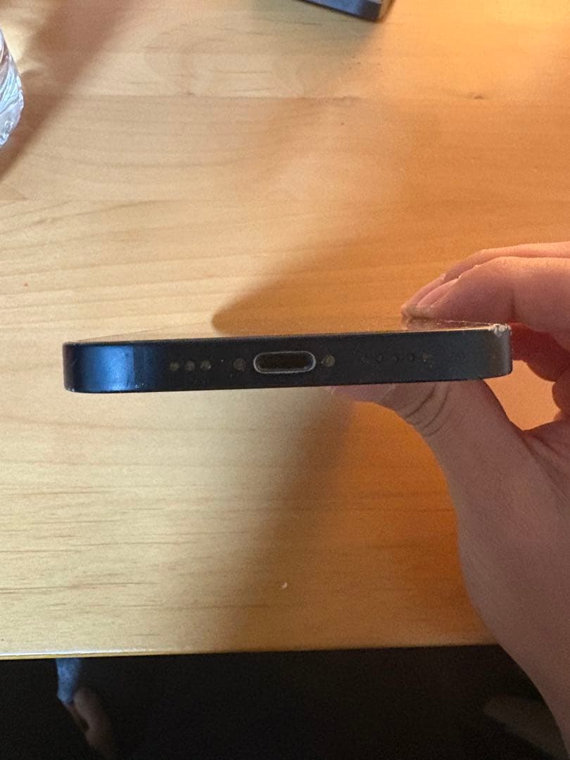 iPhone 13ブルー