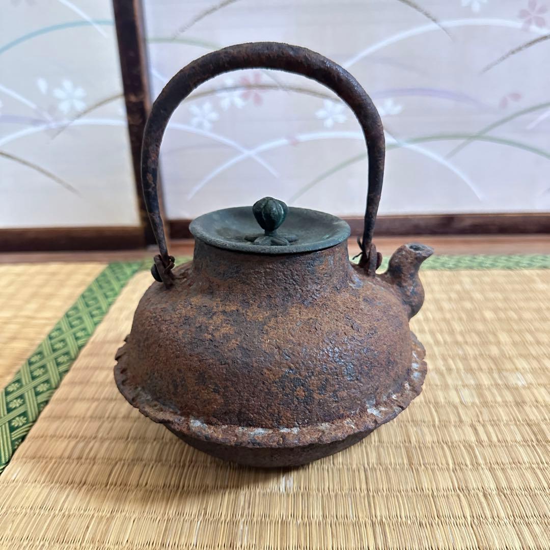 鉄製丸型鉄瓶