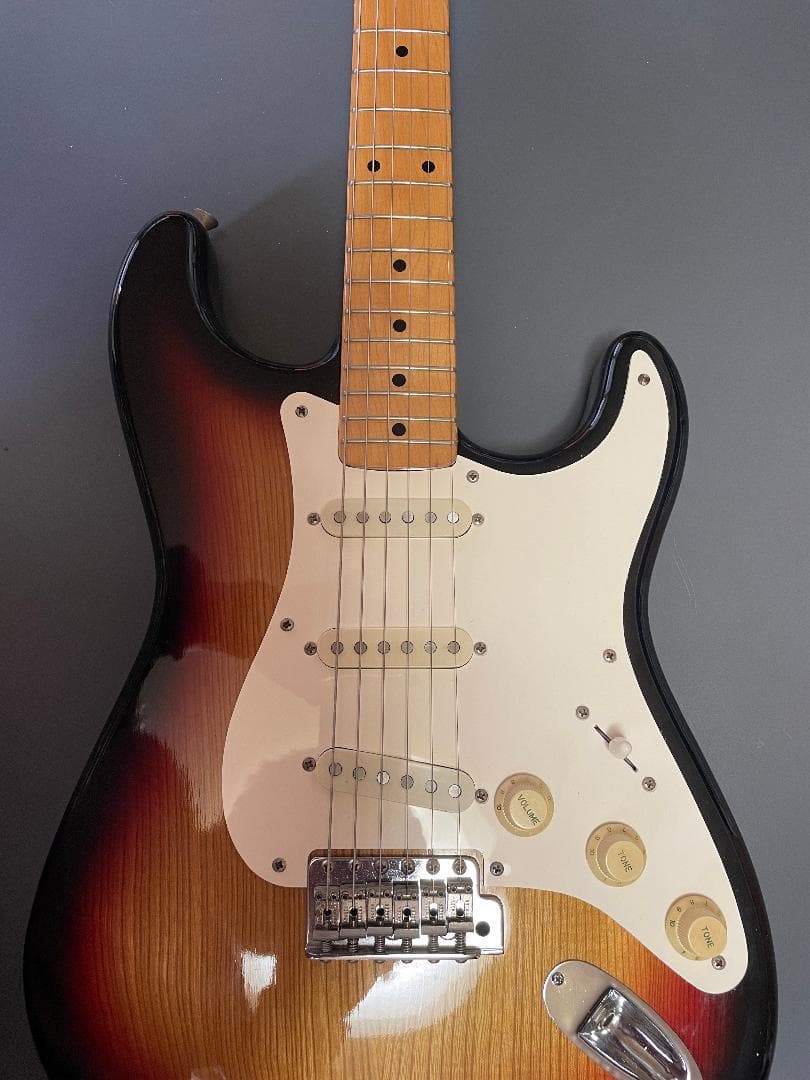 MADE IN JAPAN ストラトタイプ FENDERではありません