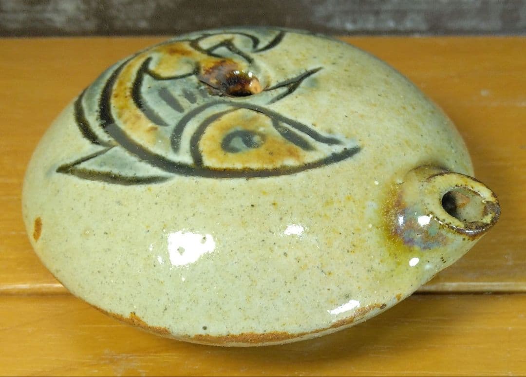 人間国宝 金城次郎 壷屋焼水滴 栞 共箱 美品 壺屋焼 魚紋水滴 やちむん