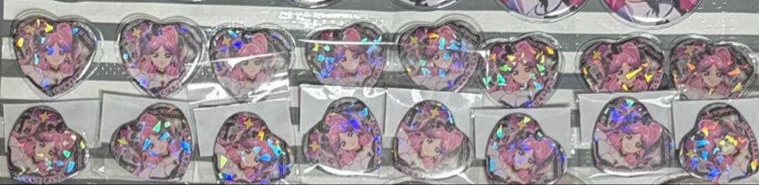 【専用】キュアキッス　ハート型缶バッジ