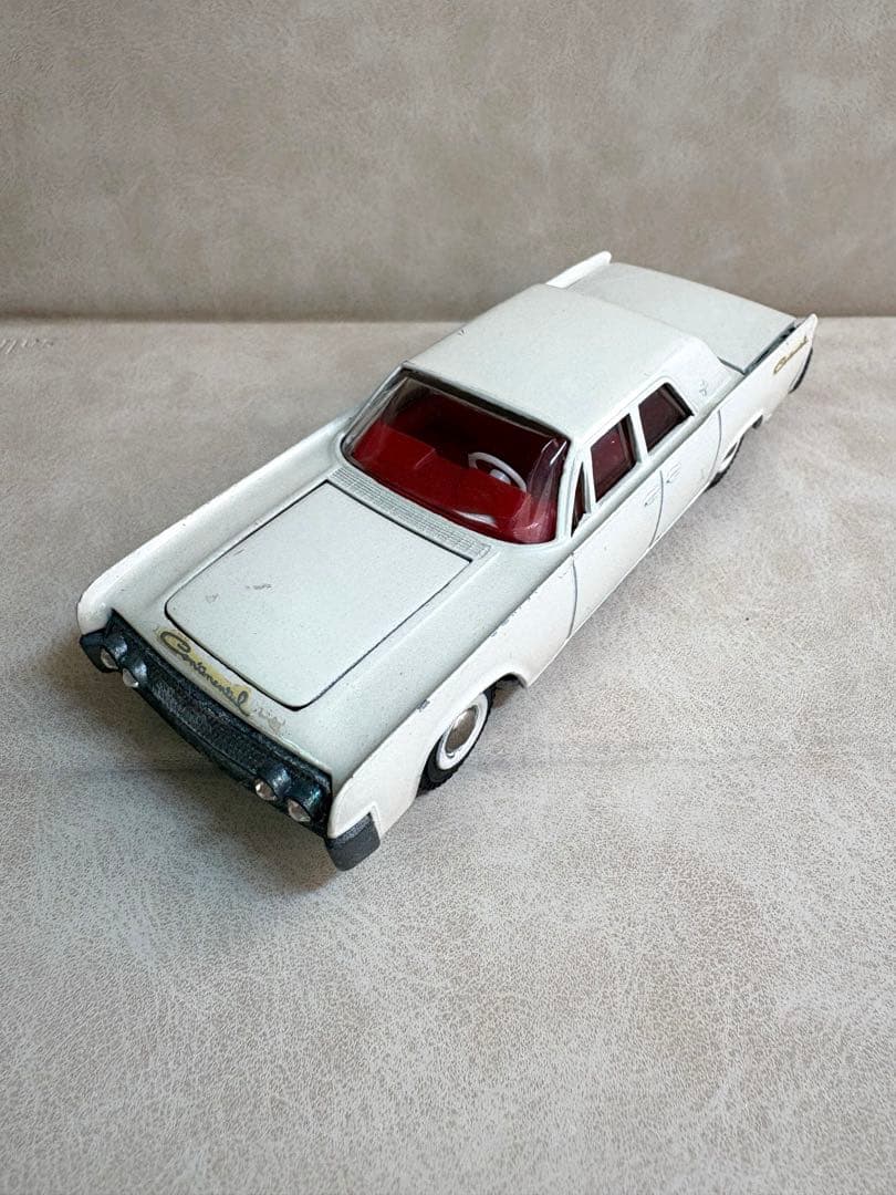 ヴィンテージミニカー　フォードリンカーン コンチネンタル 白　テクノ・デンマーク