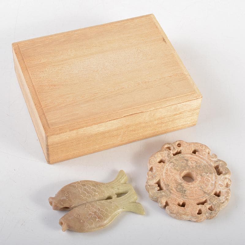 中国　玉石彫刻　双魚刻　神獣刻　根付　玉器　玉珮　2点　時代箱付　V　R7227