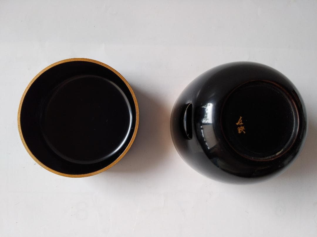 松下壬映 作 「 梅 」 蒔絵 漆器 漆芸 抹茶 茶道具 共箱 美品 です。