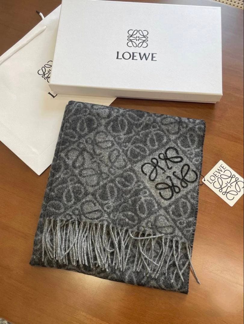 値下げ！LOEWE グレー マフラー ウール
