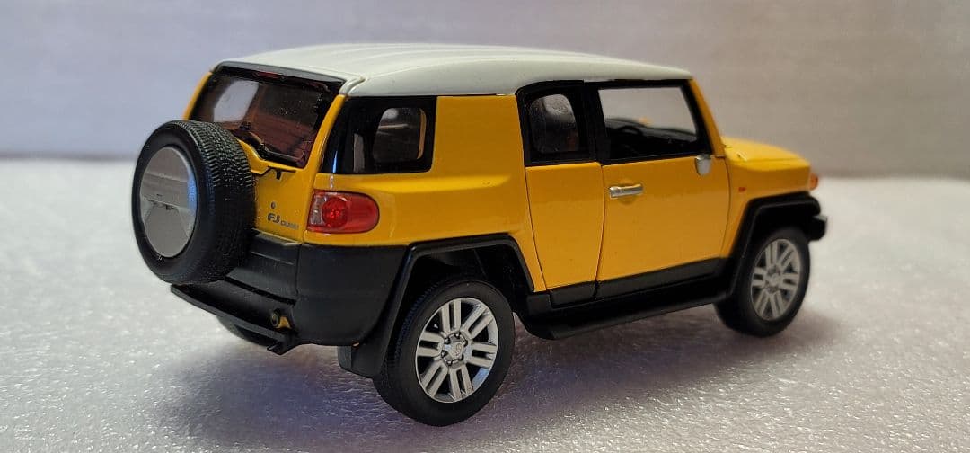 【全国送料無料】見本車 ディーラー トヨタ FJ クルーザー 1/30 ミニカー