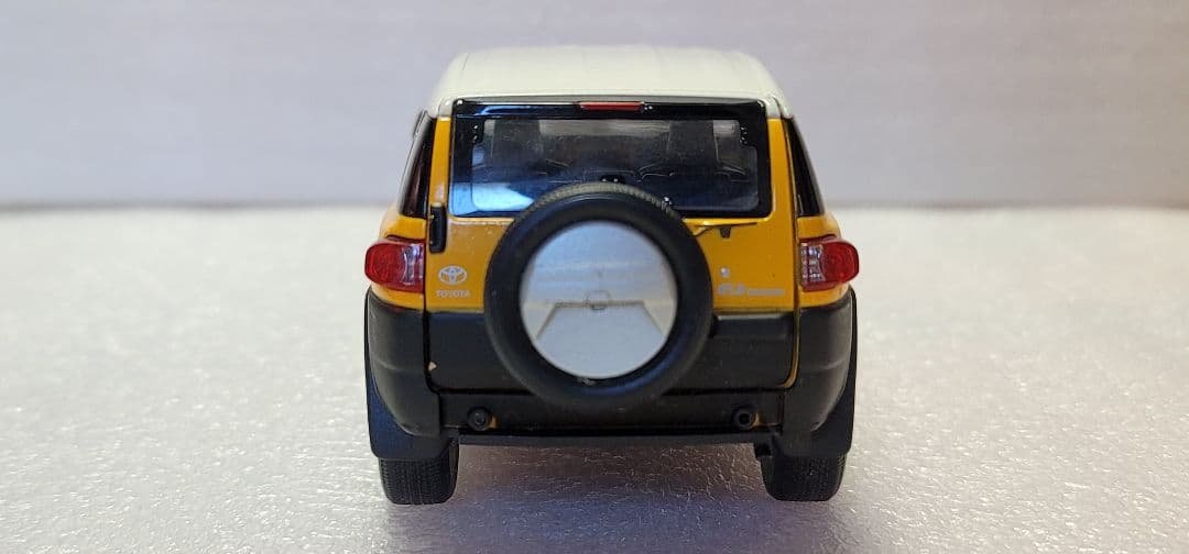 【全国送料無料】見本車 ディーラー トヨタ FJ クルーザー 1/30 ミニカー