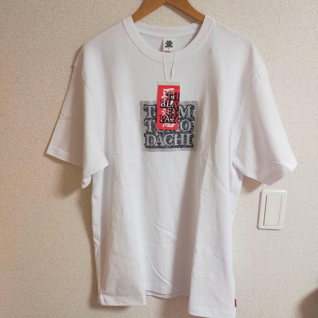 THE BLACK EYE PATCH チーム友達 ラインストーン Tシャツ