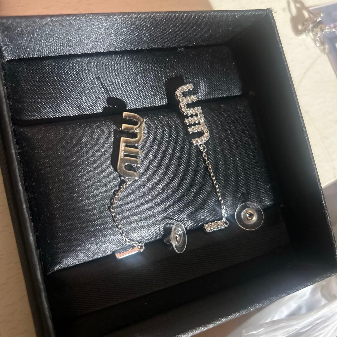 miumiuピアス