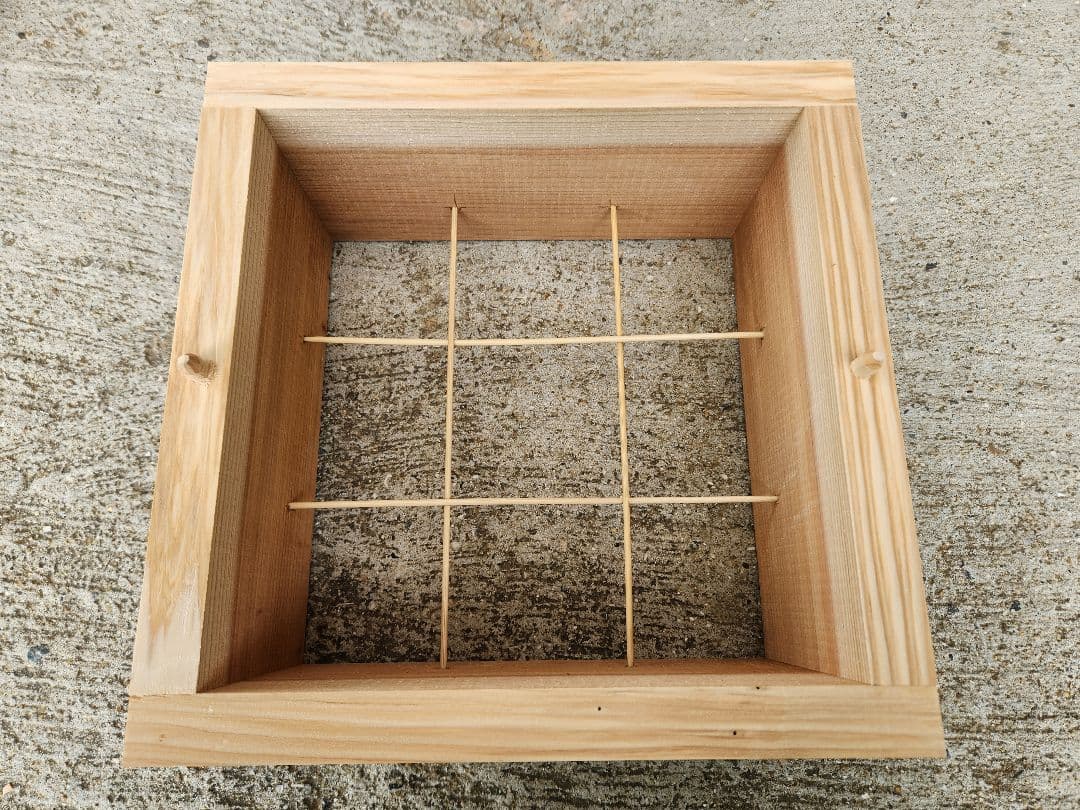 熟練大工作製、柾目板使用で重箱の節抜けの心配なし、日本蜜蜂３段重箱式巣箱