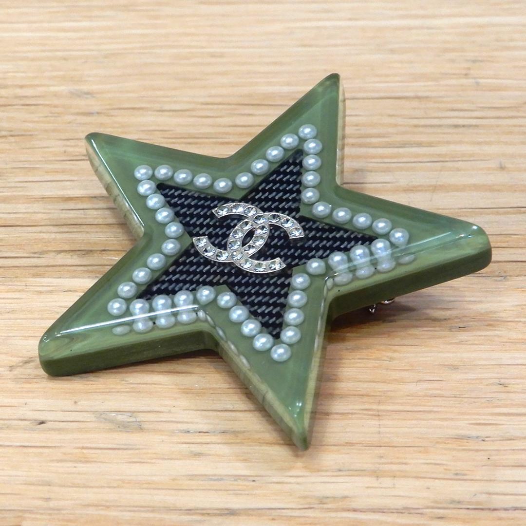 超美品 シャネル スター 星 ブローチ レジン ココマーク カーキ 17C