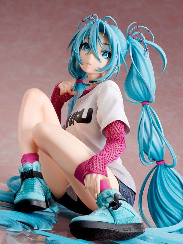 初音ミク×米山舞 The Latest Street Style ’Cute’