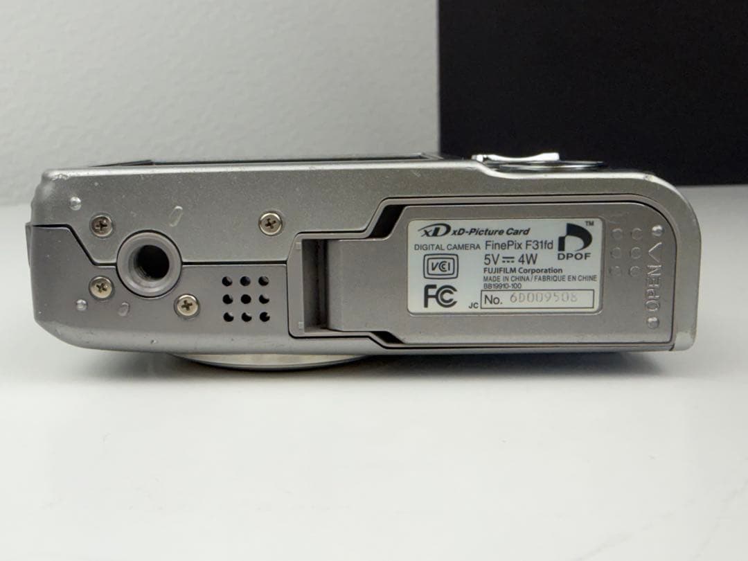 Fujifilm FinePix F31fd シルバー
