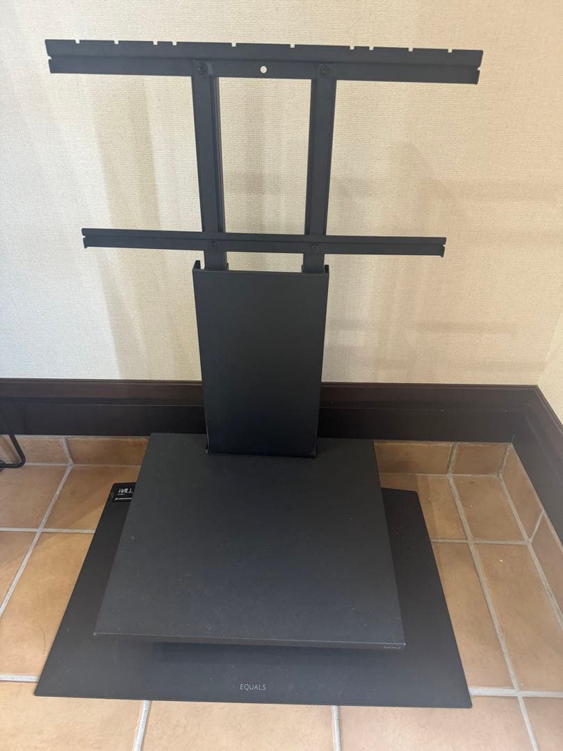 イコールズ WALL V3ロータイプ（別売り棚板付き