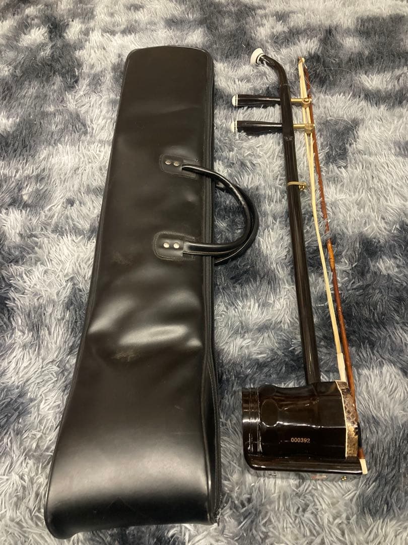 B0301)二胡★中古品★音などを確認済み★ヘビ皮　初心者用