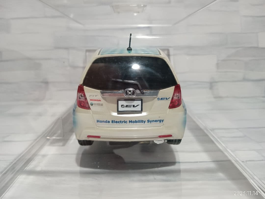 1/24 ホンダ　カラーサンプル　ミニカー　フィット　EV 実証実験車両　電気