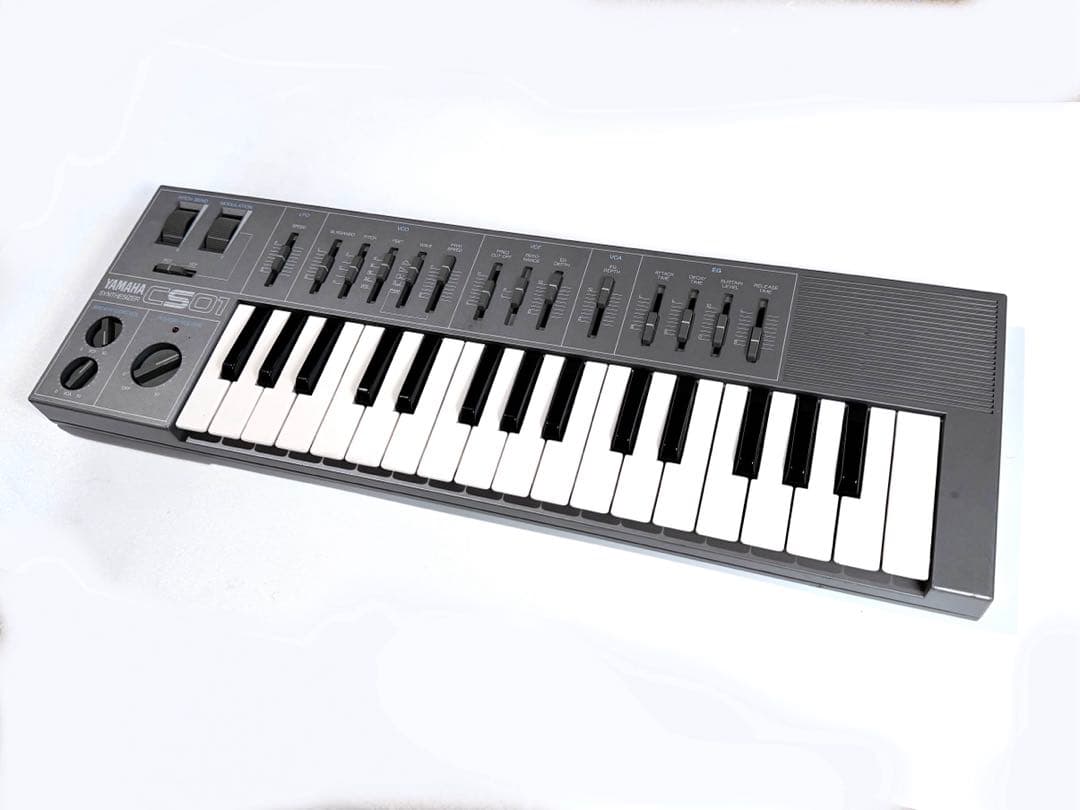 動作品YAMAHA CS01 アナログシンセサイザー￼