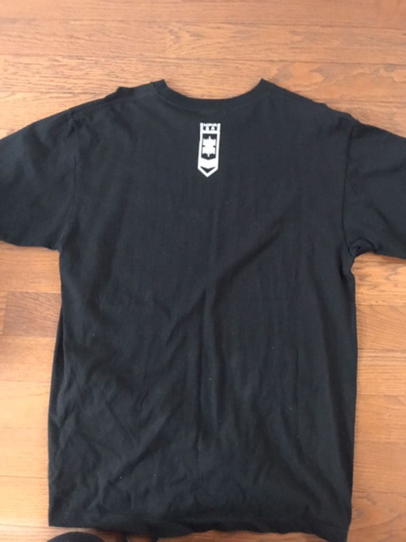 EMPiRE Tシャツとカセットテープ