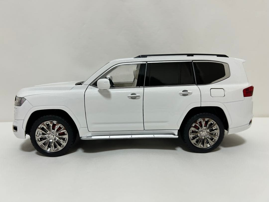 ランドクルーザー300 1/18 モデルカー ミニカー ダイキャストカー