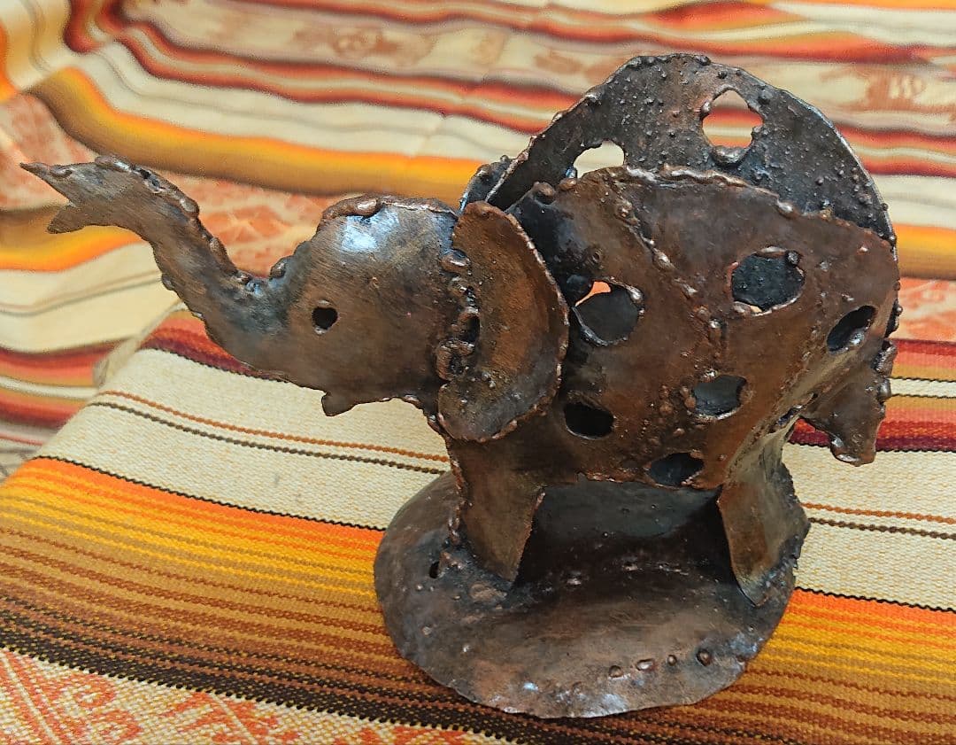 世界のお土産②　ジンバブエ　ブリキの民芸品　イノシシ　ゾウ　キャンドルスタンド