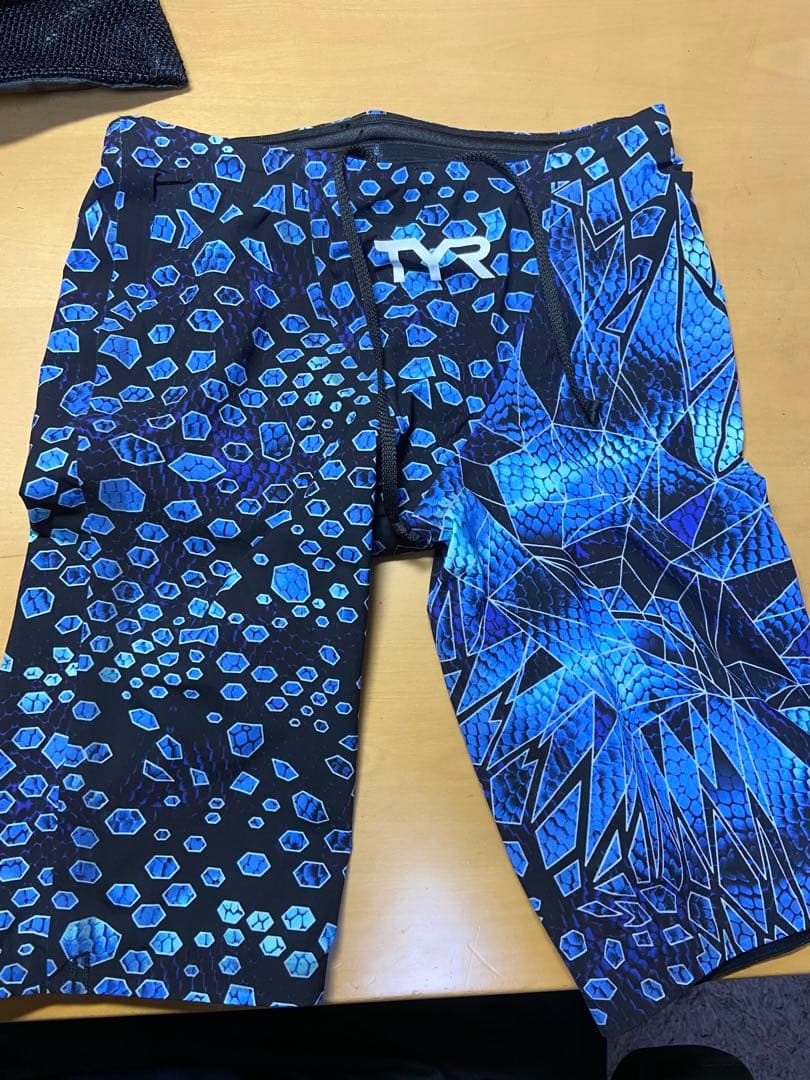 TYR 競泳水着