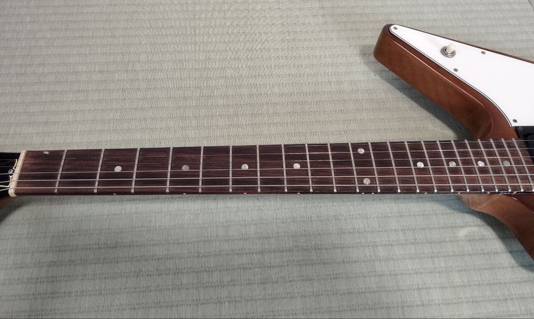 ギブソンエクスプローラー96製Limitid中古です。取りに来れる方のみ。