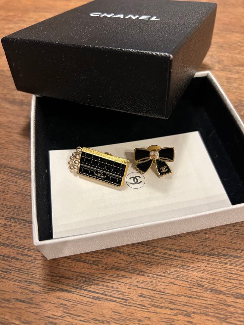 CHANELピンブローチ2つセット