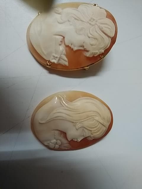 ブローチ