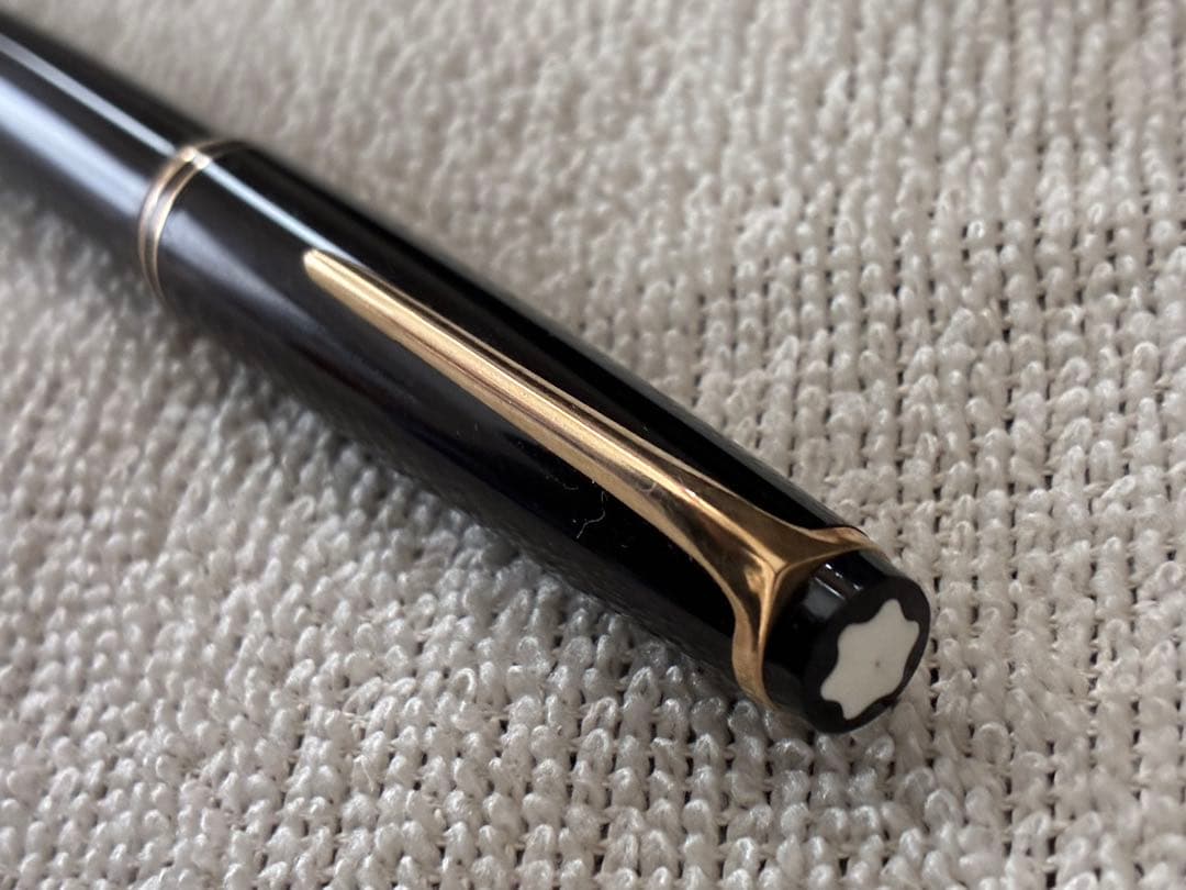 ◾️MONT BLANC モンブラン◾️黒 万年筆 No. 22◾️黒色／金色◾️