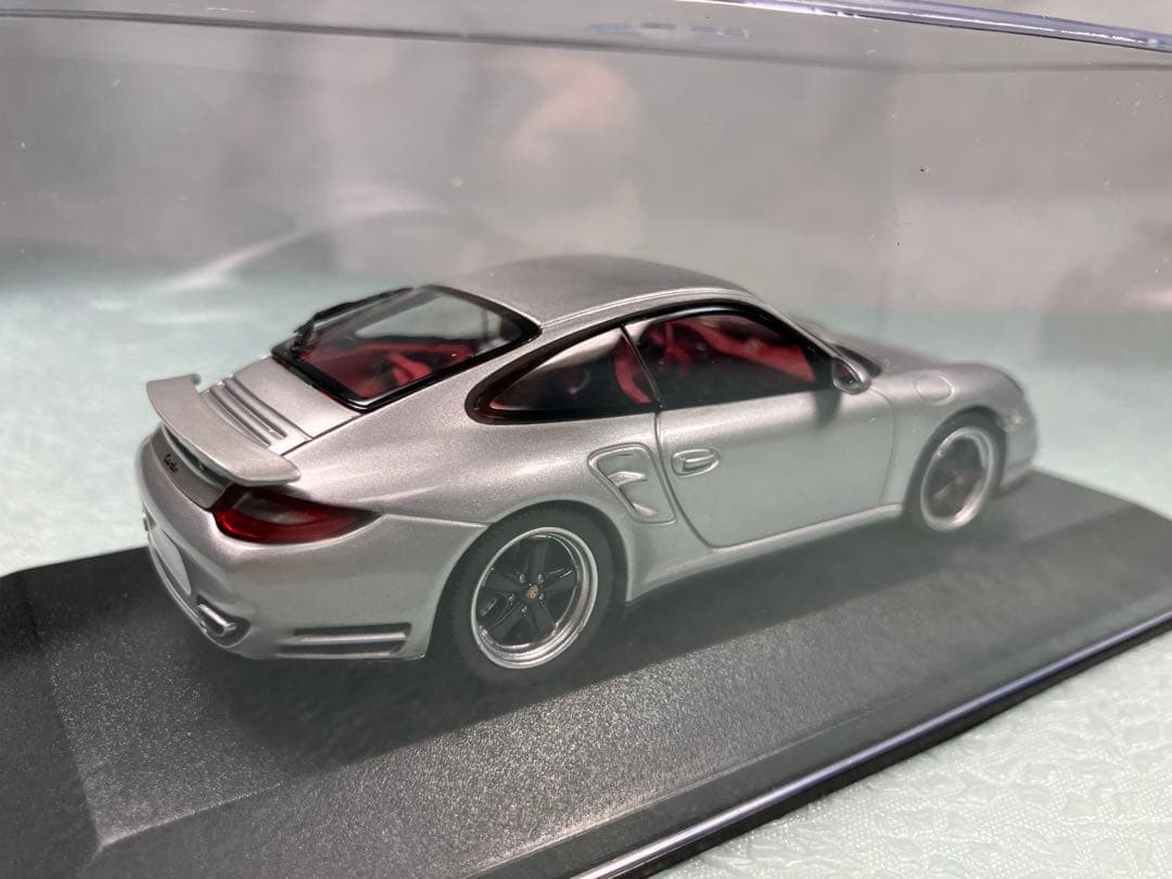 ディーラー特注ミニチャンプス　ポルシェ 911 turbo 991型2013年