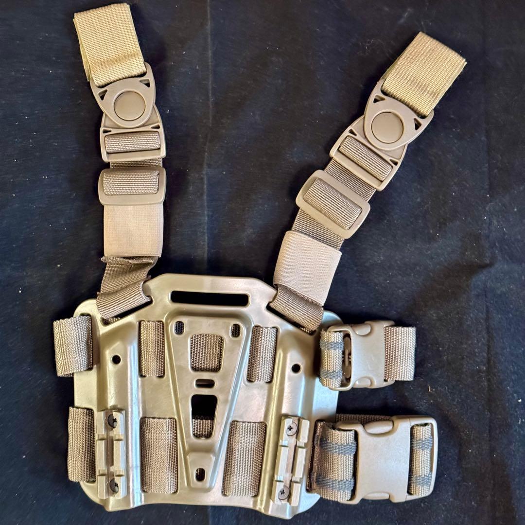 BLACKHAWK ホルスター用レッグプラットフォーム コヨーテ