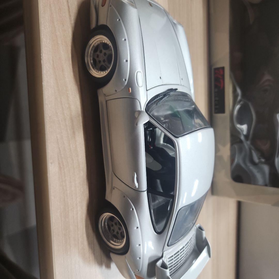 utモデル ポルシェ911GT2 1/18スケール シルバー