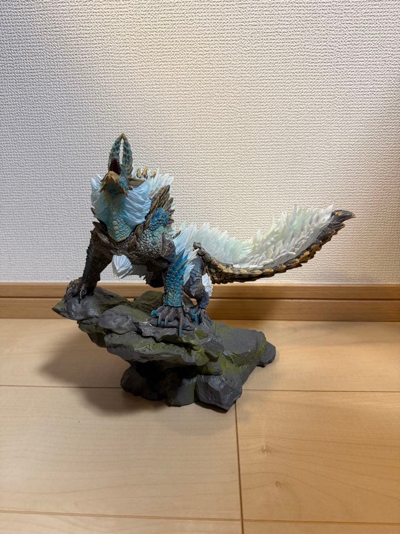 モンスターハンター　ジンオウガ　フィギュア　LED付
