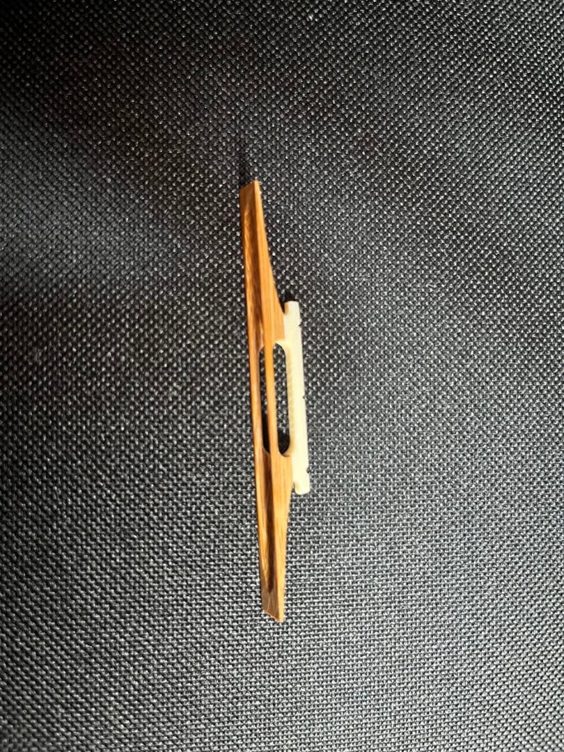 値下げしました。 津軽三味線 紅木 本鼈甲撥 超軽量ケース付き