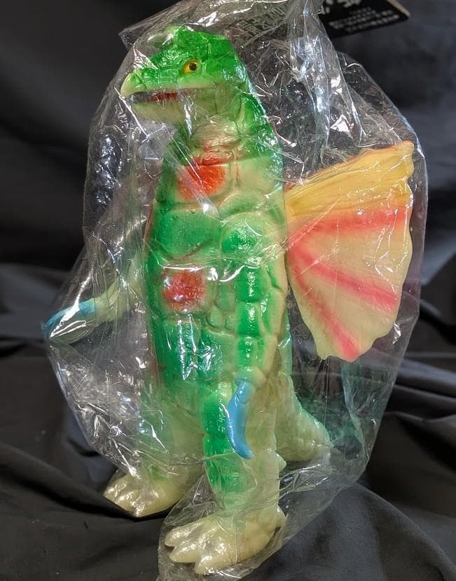 ジャイアント ドラコ「ウルトラマン」怪獣（ブルマァク復刻）蓄光版ソフビフィギュア