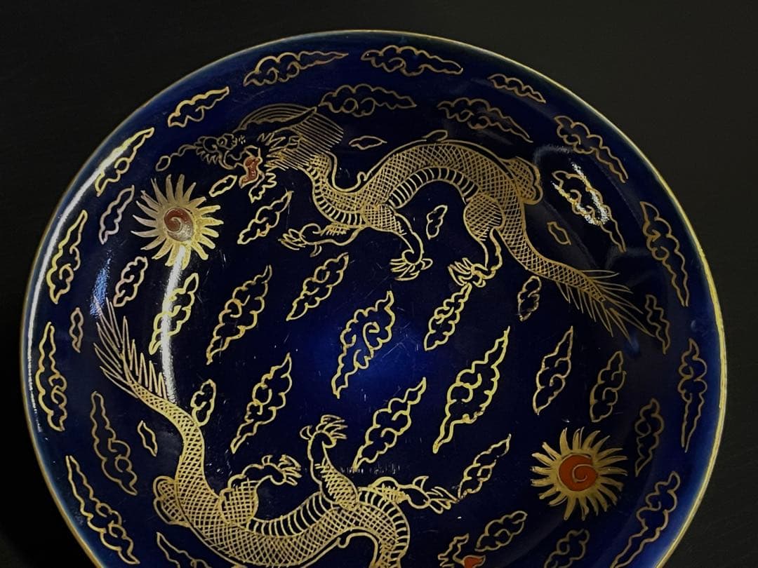 「母」 中国古玩 大清乾隆年製 十錦 金彩 龍文 瑠璃 中皿 （108Ｂ）